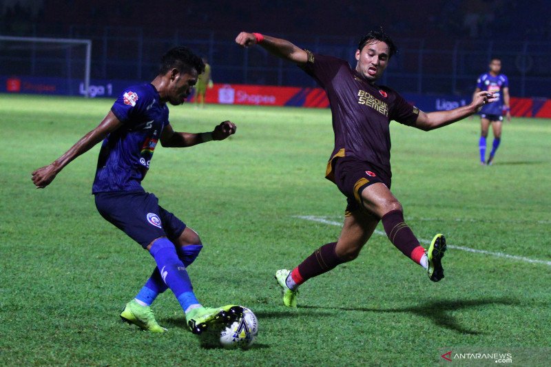 Arema FC tundukkan PSM Makassar 2-0