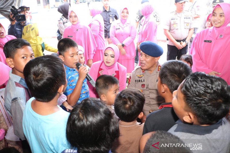 Kapolda Sumsel hibur anak Brimob yang ditinggal tugas ke Papua
