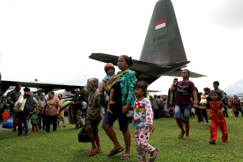 TNI AU kerahkan empat hercules untuk evakuasi pengungsi kerusuhan Wamena
