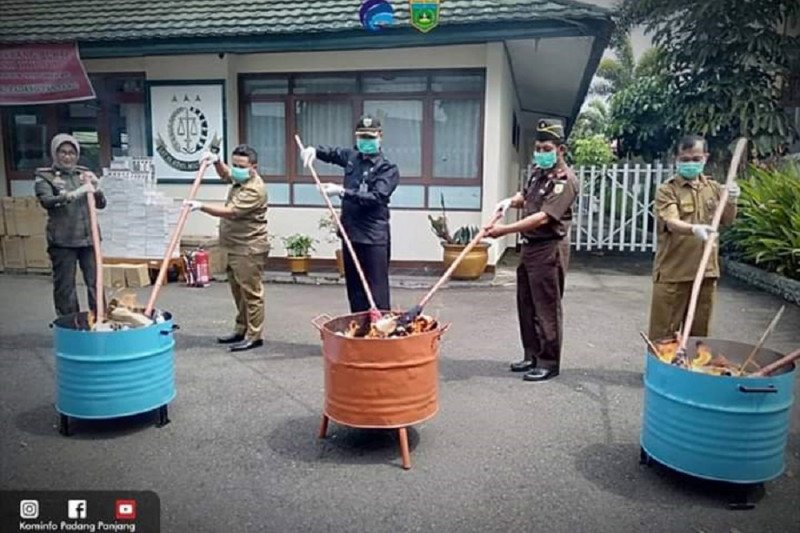 Barang bukti rokok tanpa pita cukai dimusnahkan