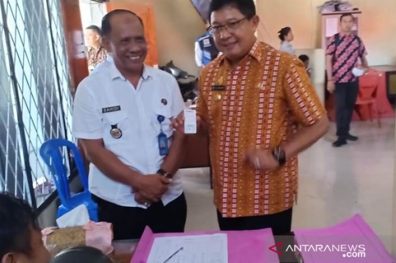 Bupati Poso ikut tes urine dukung pemberantasan narkoba