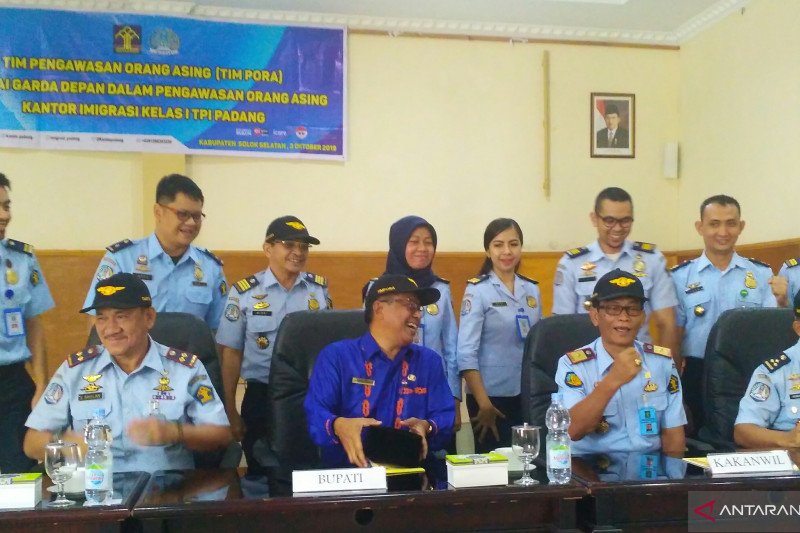 TKA berizin di Solok Selatan hanya 16 orang, Kemenkumham: Di pertambangan emas dipastikan ilegal