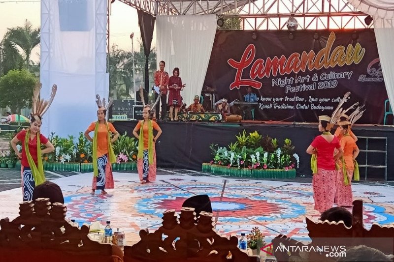 Festival seni dan budaya daerah sarana promosi dan pelestarian
