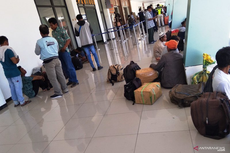 Penumpang di Bandara Biak melonjak, warga non-Papua trauma kerusuhan