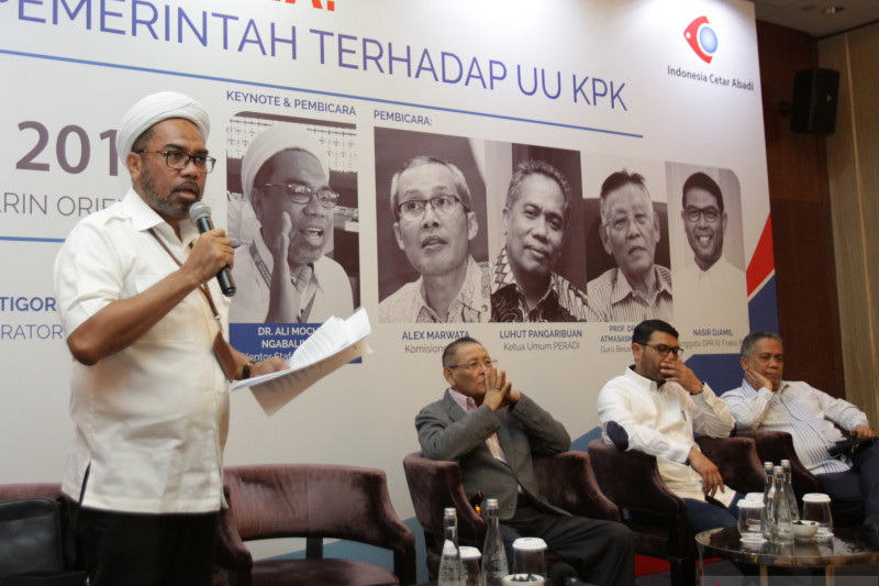 Diskusi tentang UU KPK