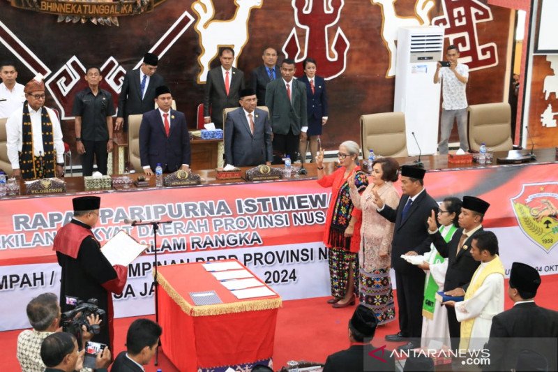 Pimpinan DPRD NTT periode 2019-2024 dilantik