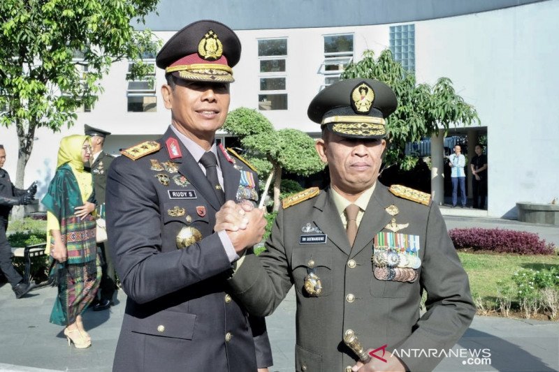 Pangdam Siliwangi: TNI juga harus bisa berperang melawan hoaks