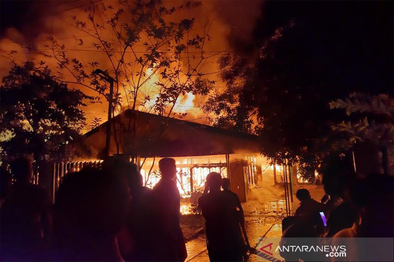 Dua buah rumah di Muara Teweh terbakar