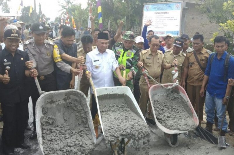 Dinas PUPR OKU Timur bangun tiga jalan penghubung