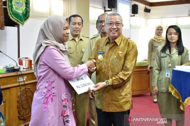 310 perempuan Bantul menerima bantuan sosial ekonomi dan modal usaha