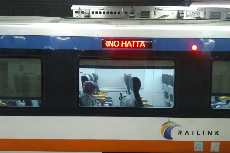 Pengguna sebut KA Bandara lebih cepat dan bebas macet