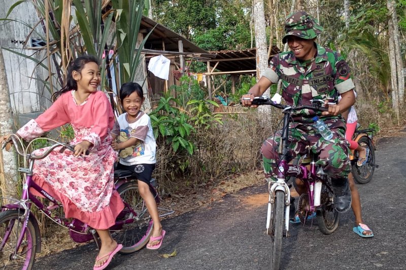 TMMD, sebagian jalan Desa Cilibang selesai diaspal