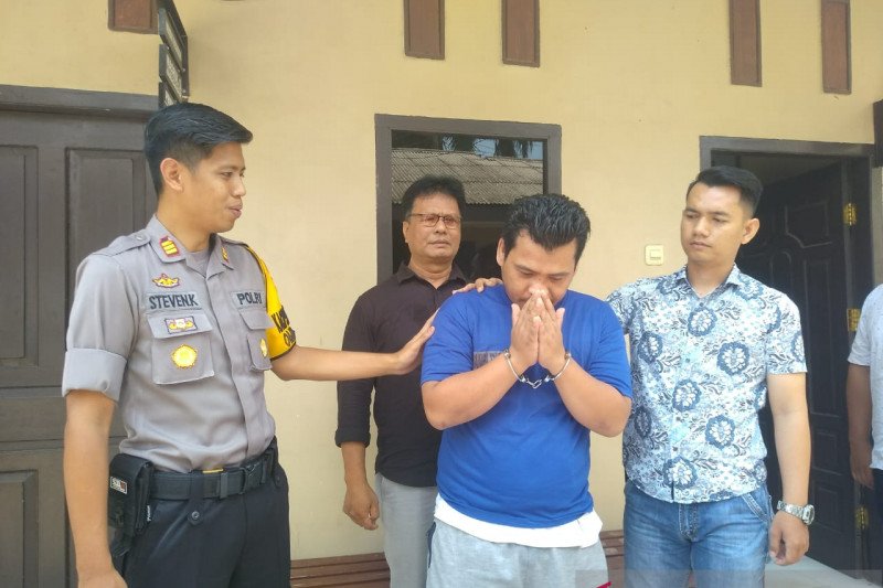 Gara-gara buku rapor, Bobby harus berurusan dengan polisi