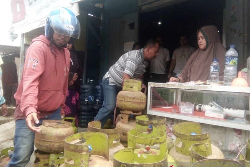 Dua pangkalan elpiji "nakal" di Sultra kena sanksi Pertamina