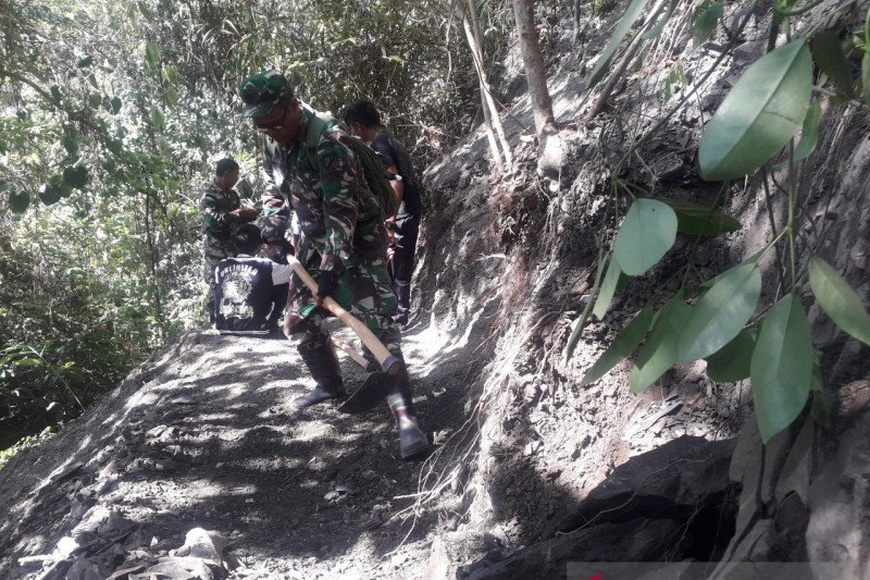 Satgas TMMD rintis jalan baru di Desa Ogoalas