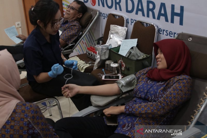 PLN UIW NTB sambut Hari Listrik Nasional dengan sumbang darah