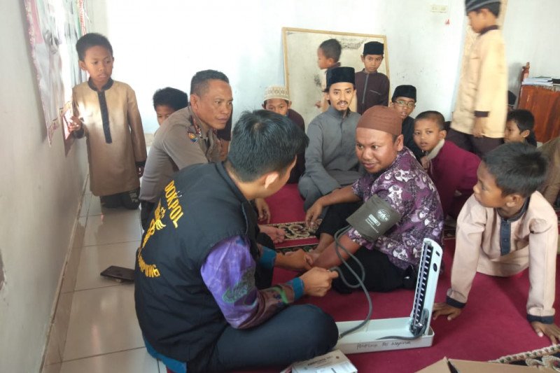 Polres Waykanan gelar bakti kesehatan di Ponpes Al Baroqah