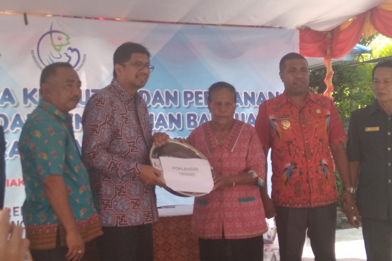 KKP salurkan bantuan pengolahan ikan kepada 12 kelompok nelayan Biak