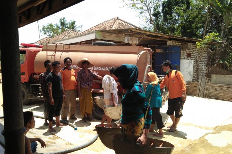 3.192 tangki air didistribusikan ke 80 desa terdampak kekeringan di Pamekasan