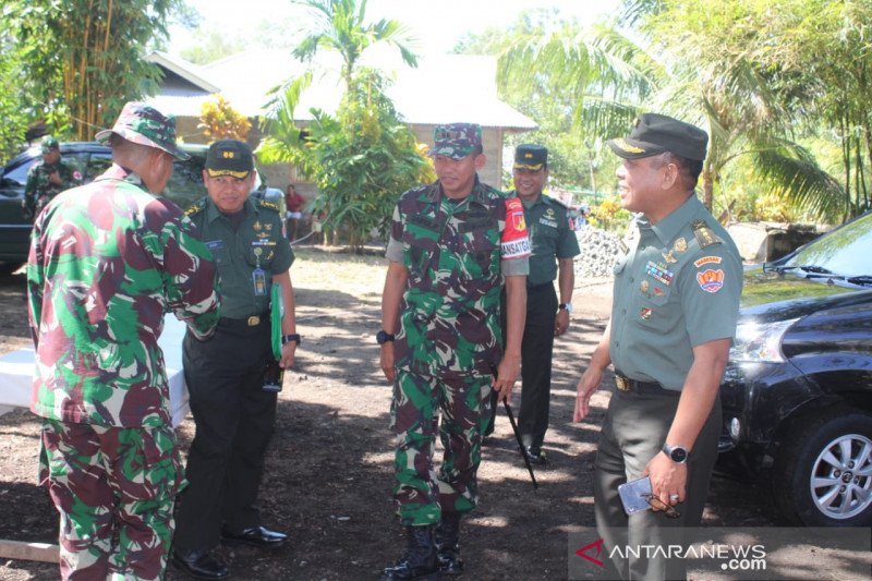 Tim Mabes TNI pantau kegiaqtan TMMD ke-106 di Sangihe