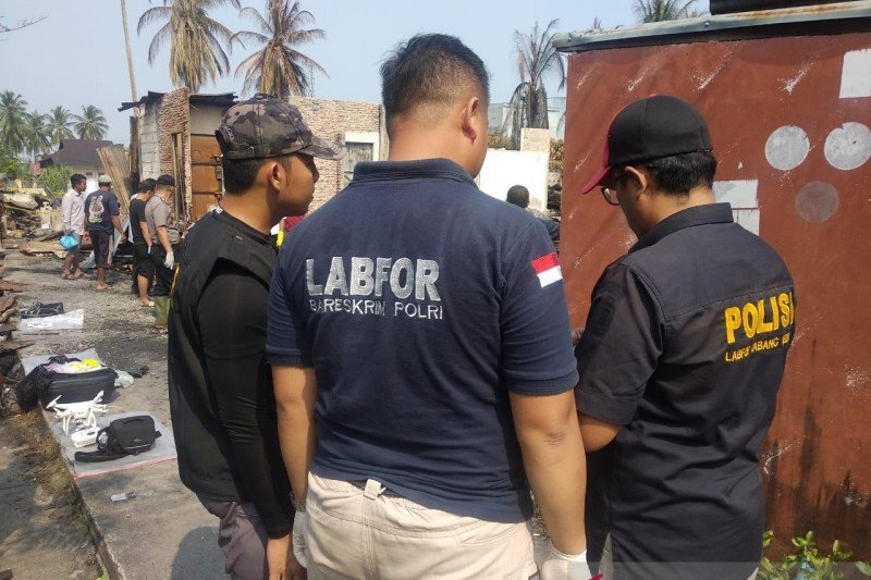 VIDEO - Mabes Polri lakukan olah TKP kebakaran tewaskan dua orang di Rohil