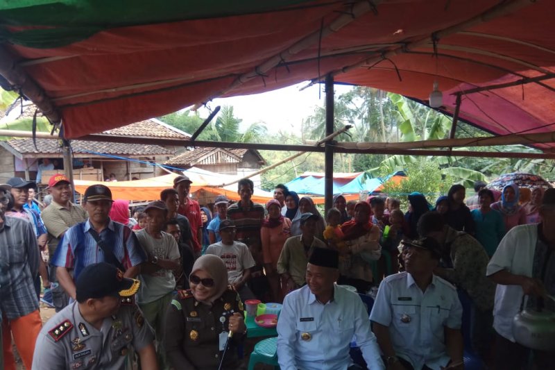 Bupati OKU Timur sambangi Desa Mendah tinjau pembangunan infastruktur