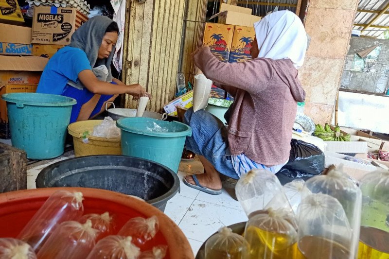 Dinas Perdagangan Mataram sosialisasi larangan peredaran minyak goreng curah