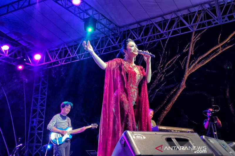 Panggung pertama KD setelah jadi anggota DPR di Reyog Jazz Ponorogo