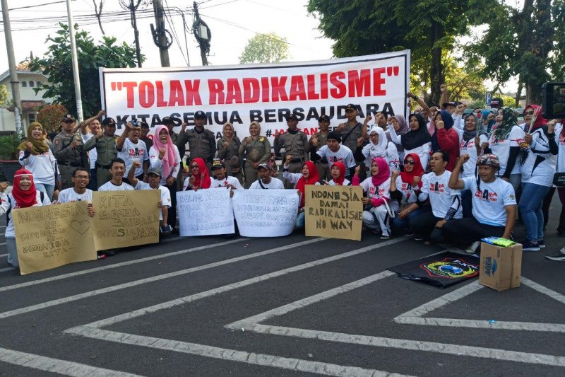 Warga Lumajang turun ke jalan tolak radikalisme