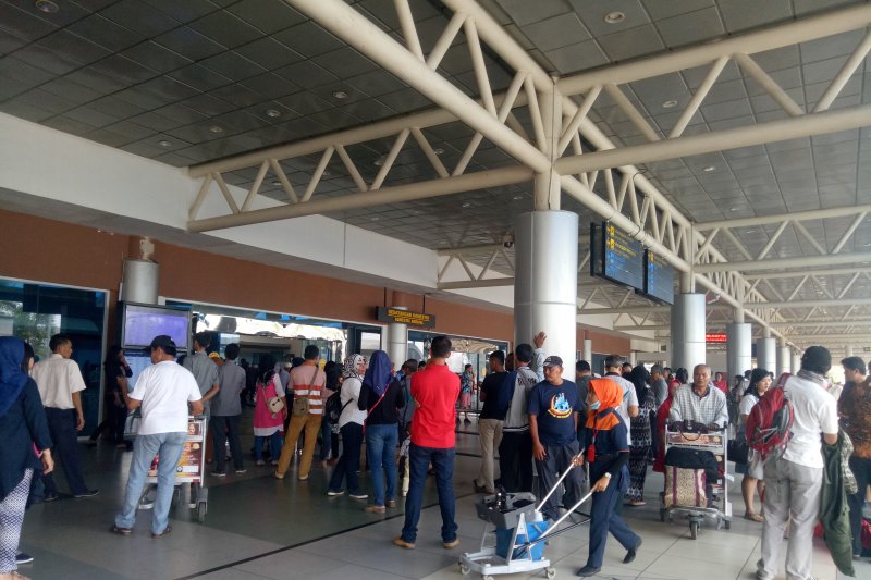 Kabut asap ganggu penerbangan di bandara Palembang
