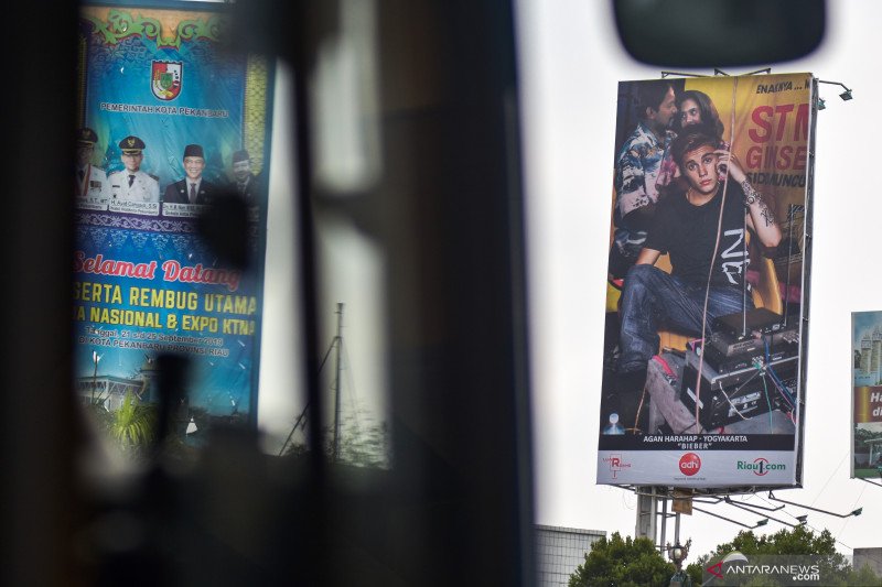 Billboard unik Justin Bieber hiasi warung STMJ