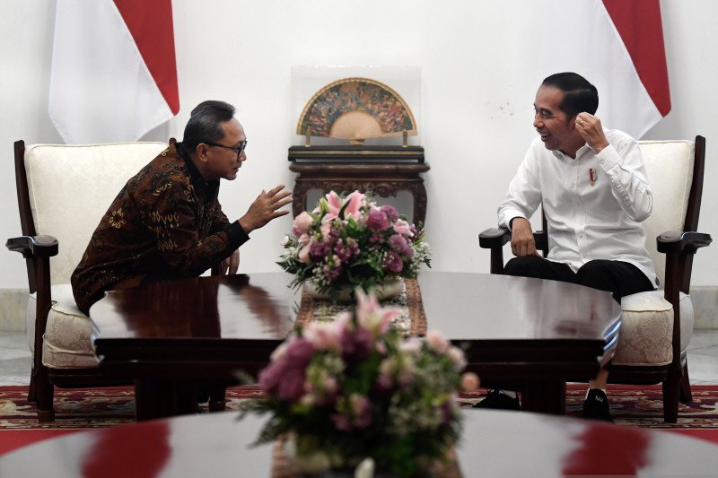 Presiden Jokowi dan Zulkifli Hasan bahas amandemen UUD 1945