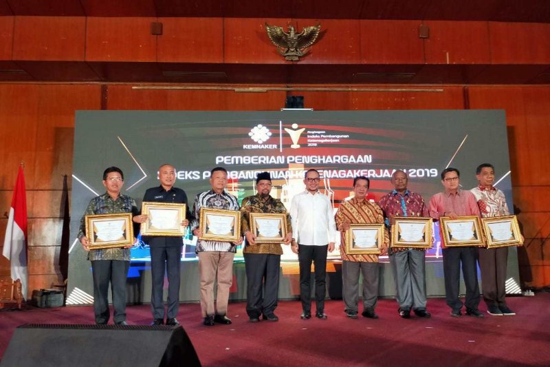 NTB meraih penghargaan Akselerasi Indeks Ketenakerjaan Terbaik Nasional