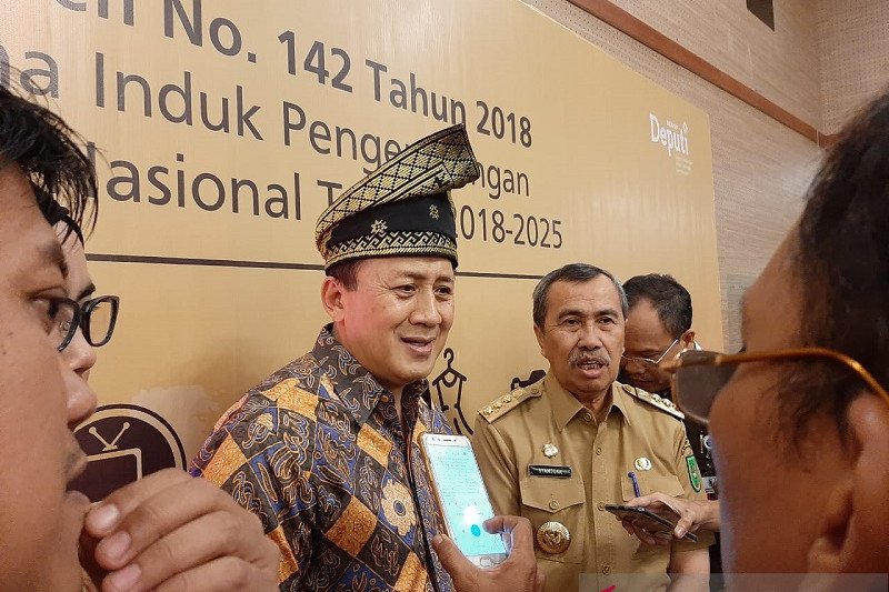 Kontribusi produk domestik bruto (PDB) bagi ekonomi nasional bidang industri kreatif Rp 1.105 triliun