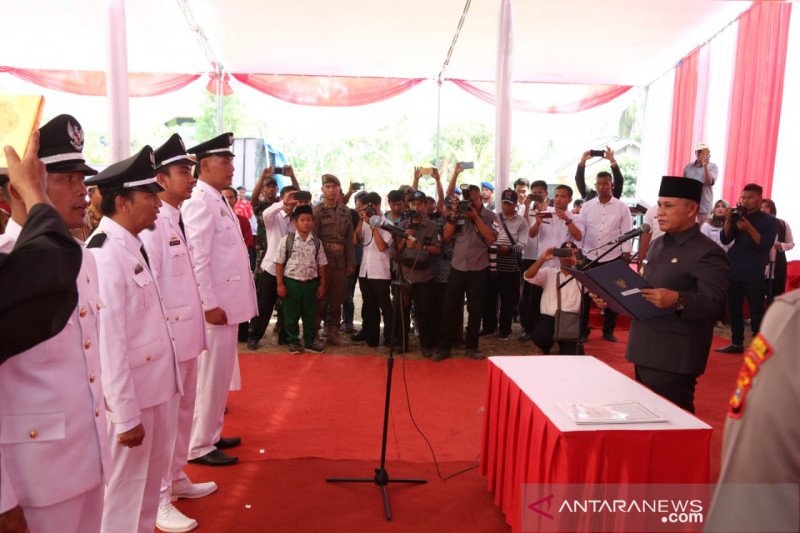 Nanang lantik empat kepala desa di Kecamatan Candipuro