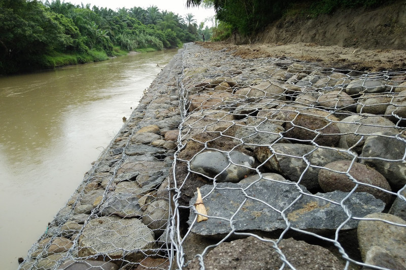 Desa Batumarta OKU bangun bronjong dan saluran air antisipasi banjir