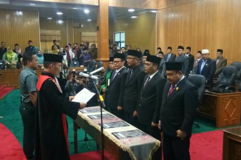 Empat Pimpinan DPRD Bengkalis diambil sumpah