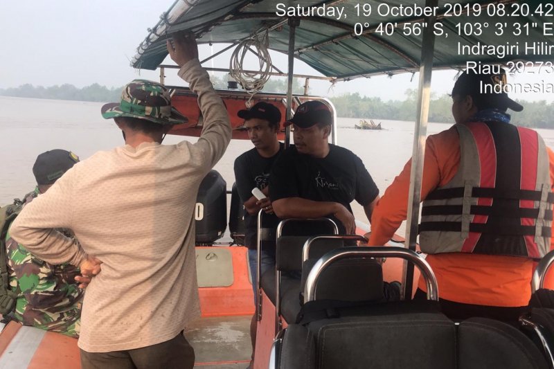 Basarnas mencari perempuan Inhil hilang tenggelam di sungai