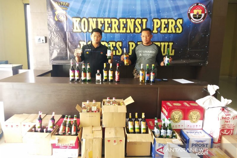 Polres Bantul menyita ratusan botol minuman keras