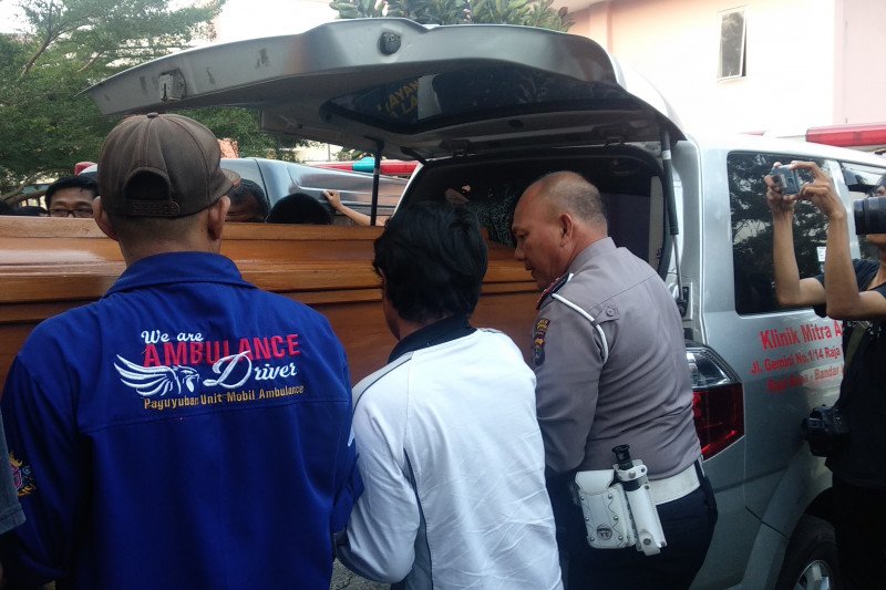 Jasad 4 korban di tol dikebumikan di Lampung Utara