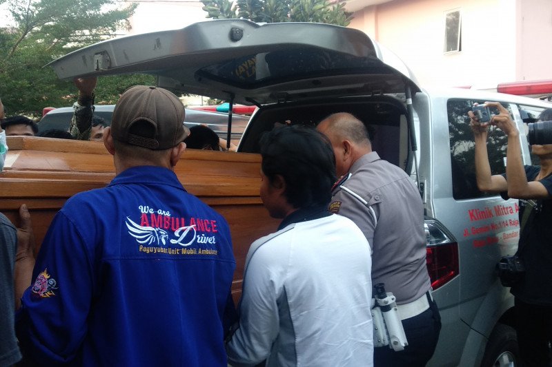 Jasad korban kecelakaan tol trans sumatera dimakamkan di Lampung Utara