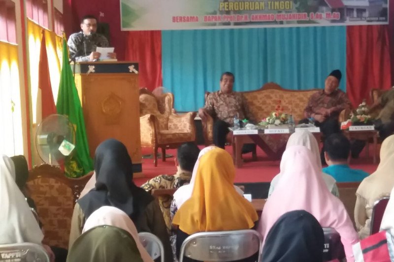 Bupati Hendrajoni Beri Kuliah Umum di STAI Balaiselasa
