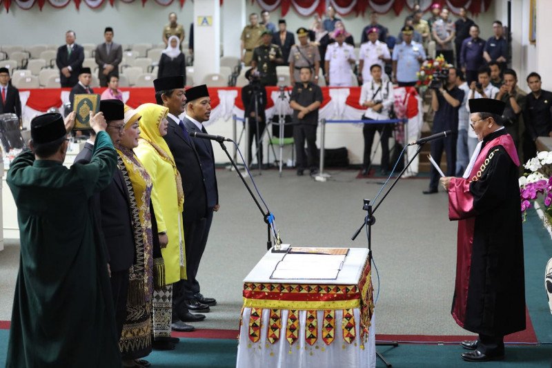 Mingrum Gumay resmi jabat Ketua DPRD Lampung periode 2019-2024
