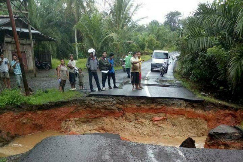 Warga Baturaja OKU harapkan jalan putus segera diperbaiki