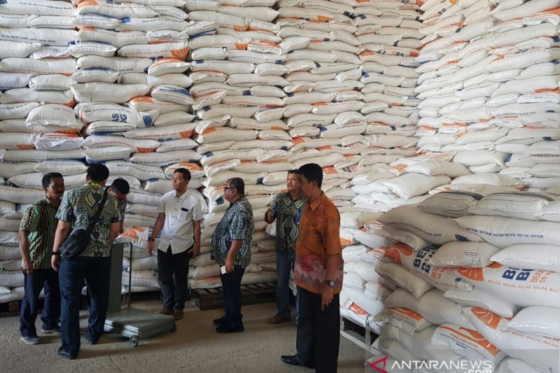 Bulog Riau miliki stok beras 21.000 ton hingga akhir 2019