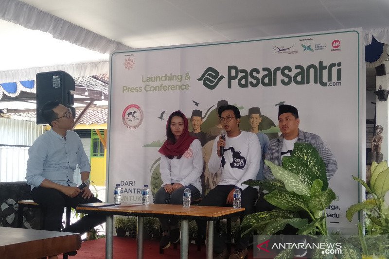 pasarsantri.com buka jalan baru program kesantrian
