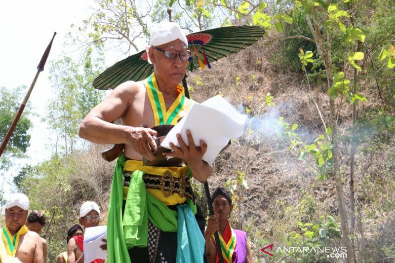 Masyarakat Kulon Progo menggelar "Kembul Sewu Dulur"