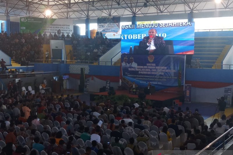 Gubernur minta kepala daerah se-NTT benahi layanan perizinan