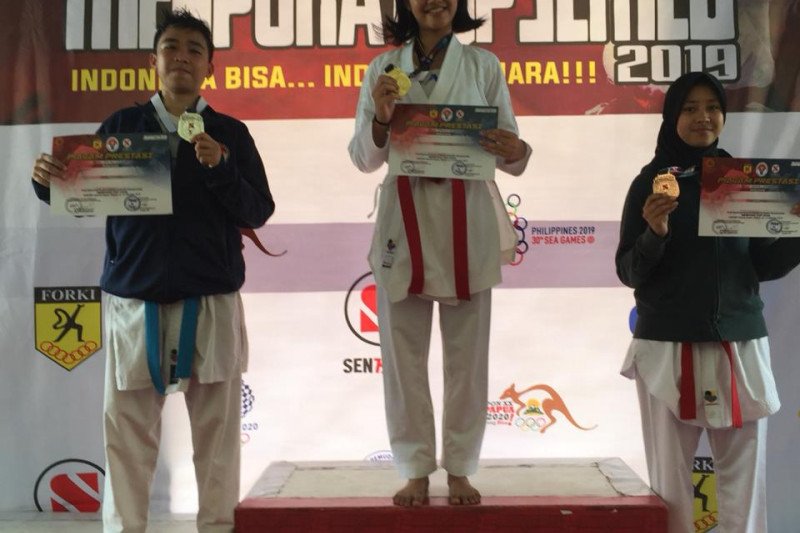 Karateka Lampung Lingga-Cynthia raih medali Piala Menpora 2019