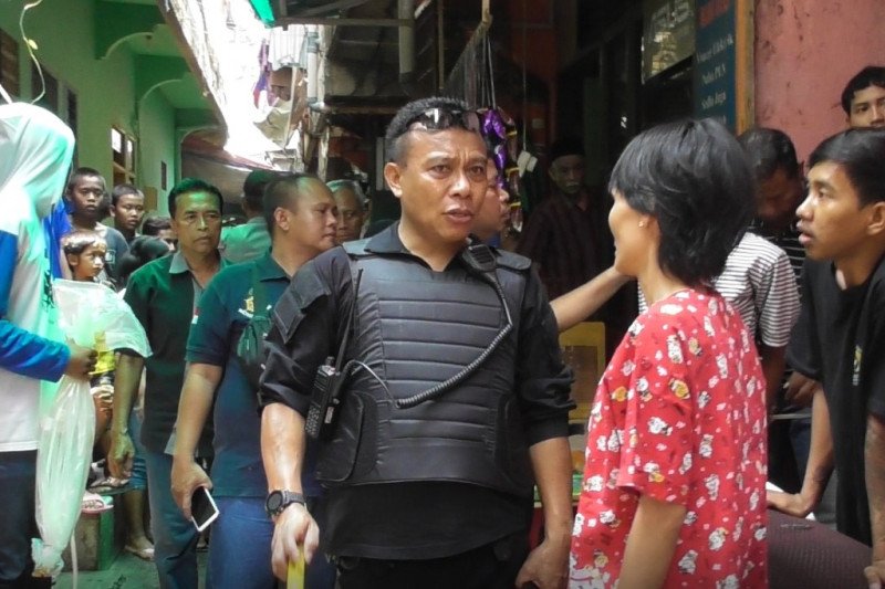 Polisi buru tersangka pembacokan dalam tawuran anak di Tambora